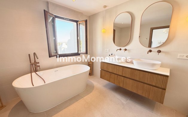 Resale - Townhouse - Estepona - Estepona Centro