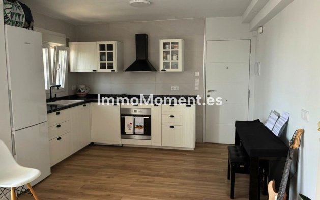 Resale - Apartment - Marbella - Nueva Andalucía