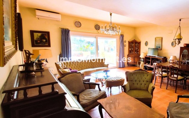 Resale - Townhouse - Estepona - Estepona Centro