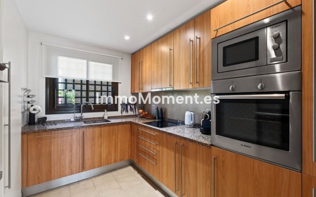 Resale - Apartment - Estepona - Estepona Centro