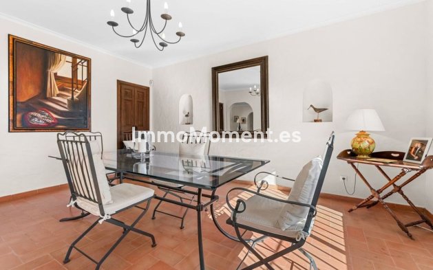 Resale - Detached villa - Estepona - Estepona Centro