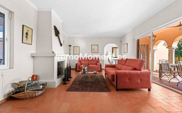 Resale - Detached villa - Estepona - Estepona Centro