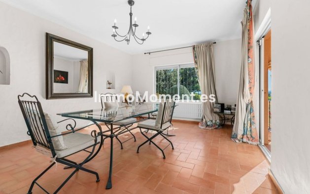 Resale - Detached villa - Estepona - Estepona Centro