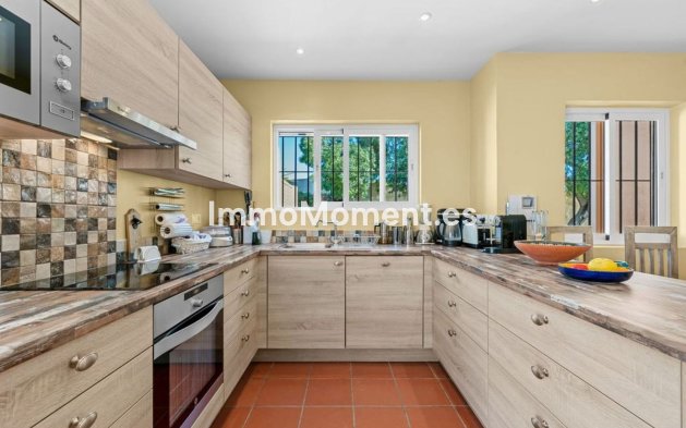 Resale - Detached villa - Estepona - Estepona Centro