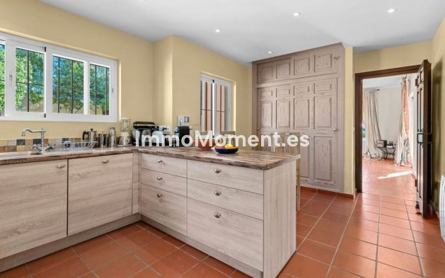 Resale - Detached villa - Estepona - Estepona Centro