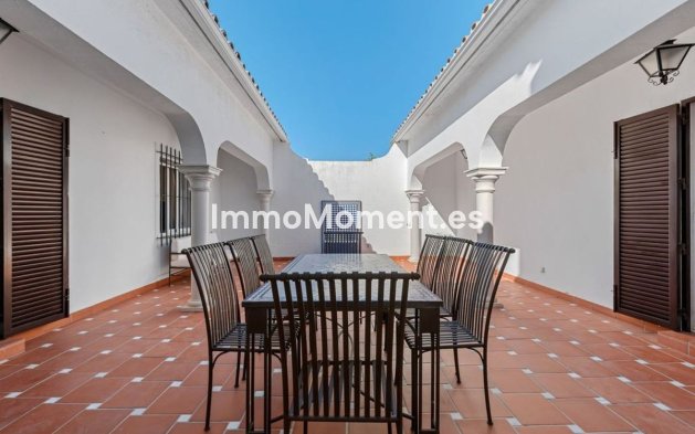 Resale - Detached villa - Estepona - Estepona Centro