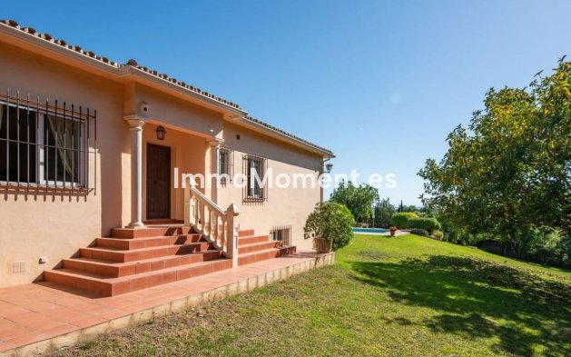 Resale - Detached villa - Estepona - Estepona Centro