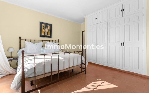 Resale - Detached villa - Estepona - Estepona Centro