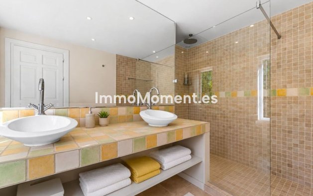 Resale - Detached villa - Estepona - Estepona Centro
