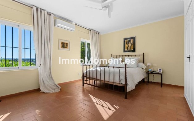 Resale - Detached villa - Estepona - Estepona Centro