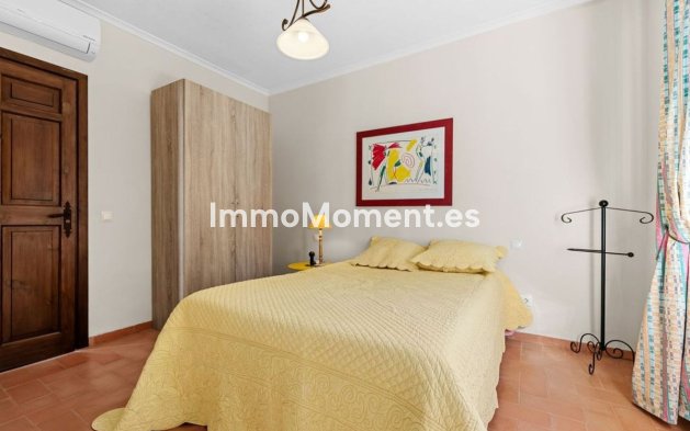 Resale - Detached villa - Estepona - Estepona Centro