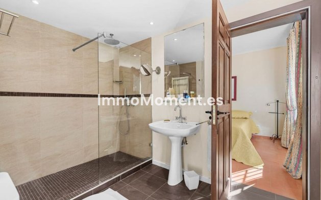 Resale - Detached villa - Estepona - Estepona Centro