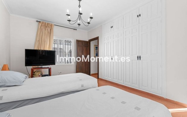 Resale - Detached villa - Estepona - Estepona Centro