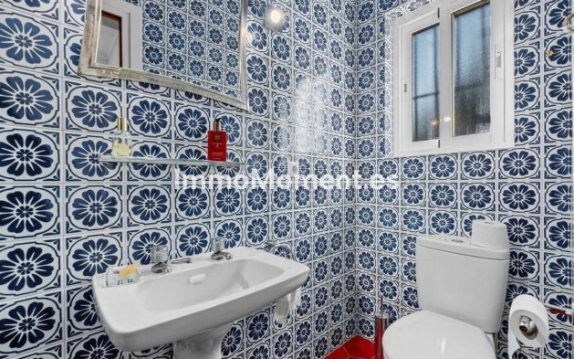 Resale - Detached villa - Estepona - Estepona Centro