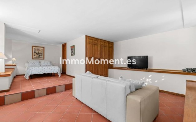Resale - Detached villa - Estepona - Estepona Centro