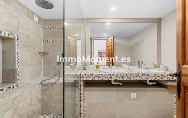 Resale - Detached villa - Estepona - Estepona Centro