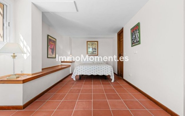 Resale - Detached villa - Estepona - Estepona Centro