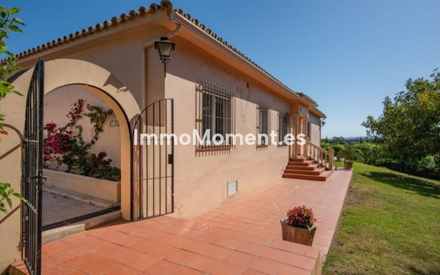 Resale - Detached villa - Estepona - Estepona Centro