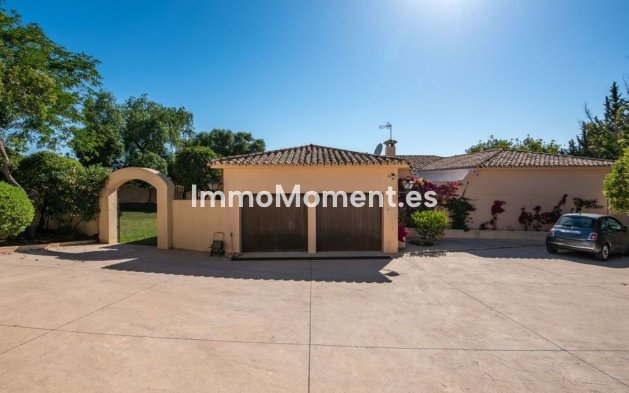 Resale - Detached villa - Estepona - Estepona Centro