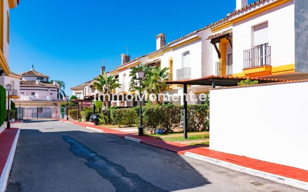 Resale - Townhouse - Estepona - Estepona Centro