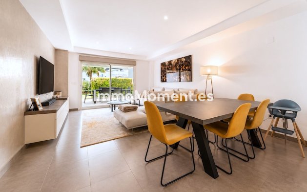 Resale - Apartment - Estepona - Atalaya
