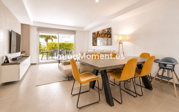 Resale - Apartment - Estepona - Atalaya