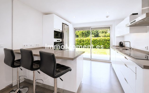 Resale - Apartment - Estepona - Atalaya