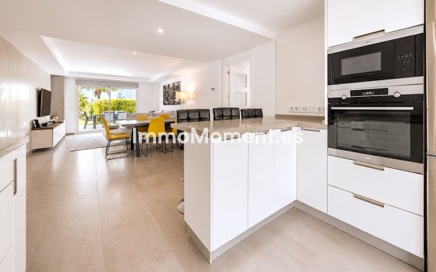 Resale - Apartment - Estepona - Atalaya