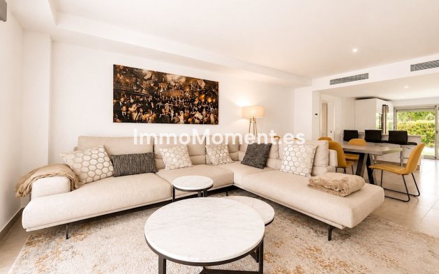 Resale - Apartment - Estepona - Atalaya