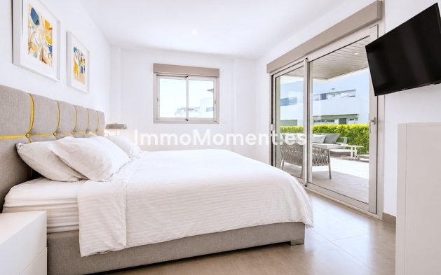 Resale - Apartment - Estepona - Atalaya