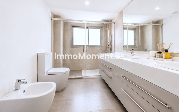 Resale - Apartment - Estepona - Atalaya