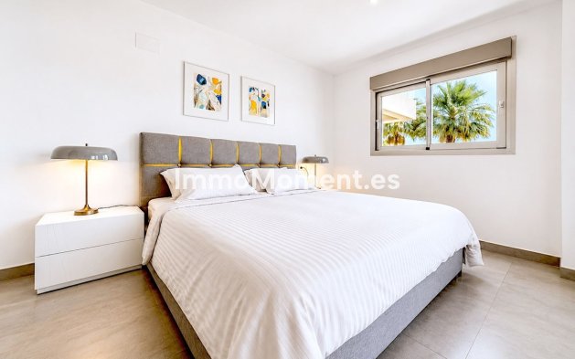 Resale - Apartment - Estepona - Atalaya