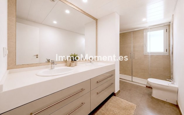 Resale - Apartment - Estepona - Atalaya