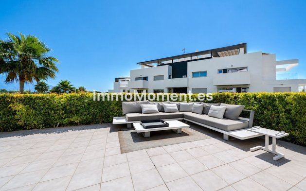 Resale - Apartment - Estepona - Atalaya