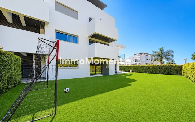 Resale - Apartment - Estepona - Atalaya