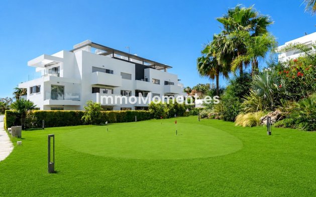 Resale - Apartment - Estepona - Atalaya