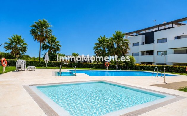 Resale - Apartment - Estepona - Atalaya