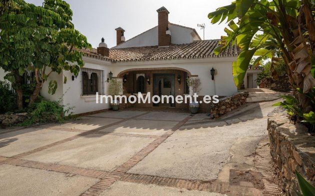 Resale - Detached villa - Inland  - Alhaurín el Grande Centro