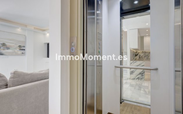 Resale - Detached villa - Estepona - Estepona Centro