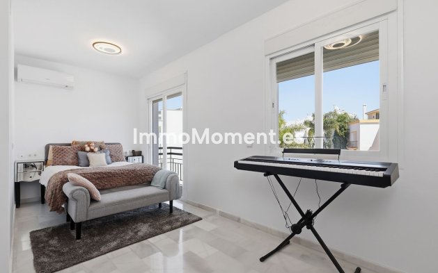 Resale - Detached villa - Estepona - Estepona Centro