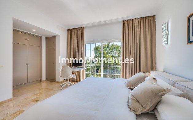 Wiederverkauf - Freistehende Villa - Marbella - Nueva Andalucía