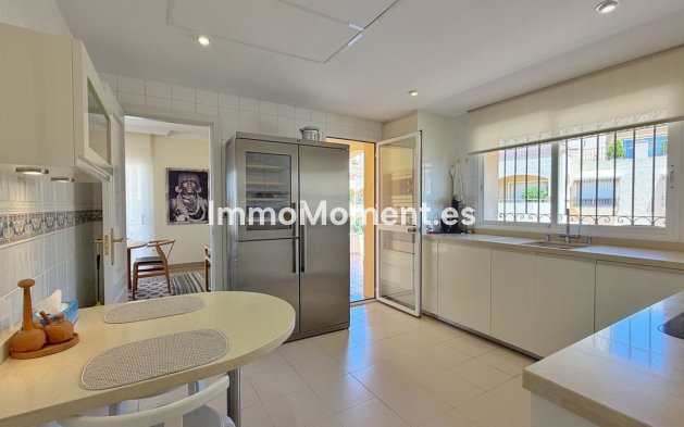 Resale - Apartment - Marbella - Elviria