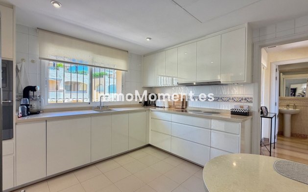 Resale - Apartment - Marbella - Elviria