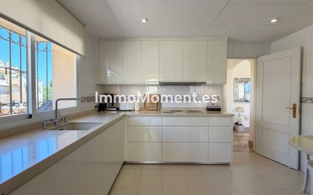 Resale - Apartment - Marbella - Elviria