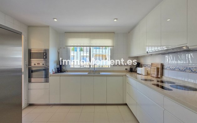 Resale - Apartment - Marbella - Elviria