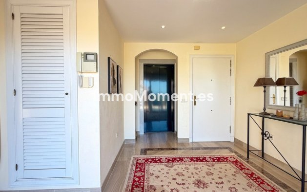 Resale - Apartment - Marbella - Elviria