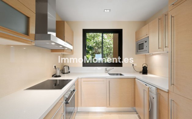 Resale - Apartment - Benahavís - La Quinta