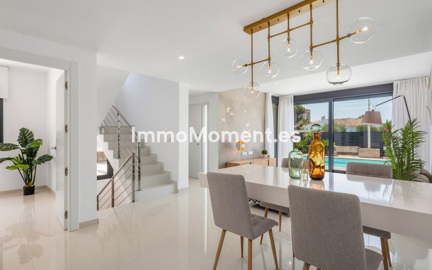 Obra nueva - Villa independiente - Playa Paraiso