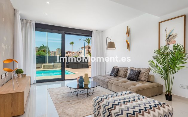 Obra nueva - Villa independiente - Playa Paraiso
