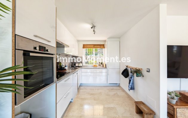 Resale - Apartment - Benahavís - Benahavís Centro